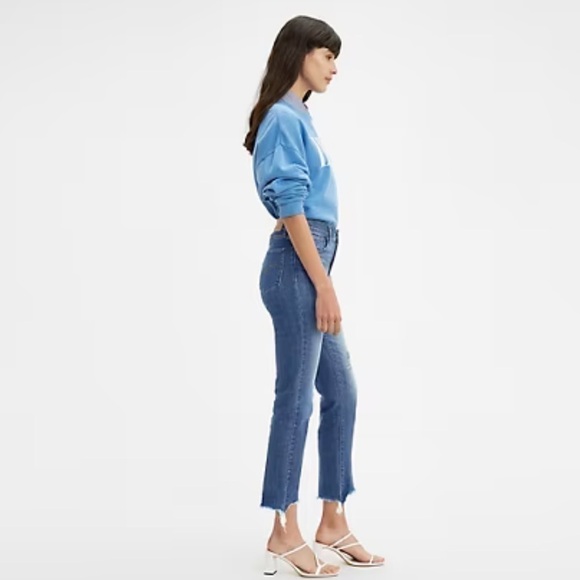 Levi’s High Rise Slim Straight Crop Distressed Jeans - Picture 2 of 16